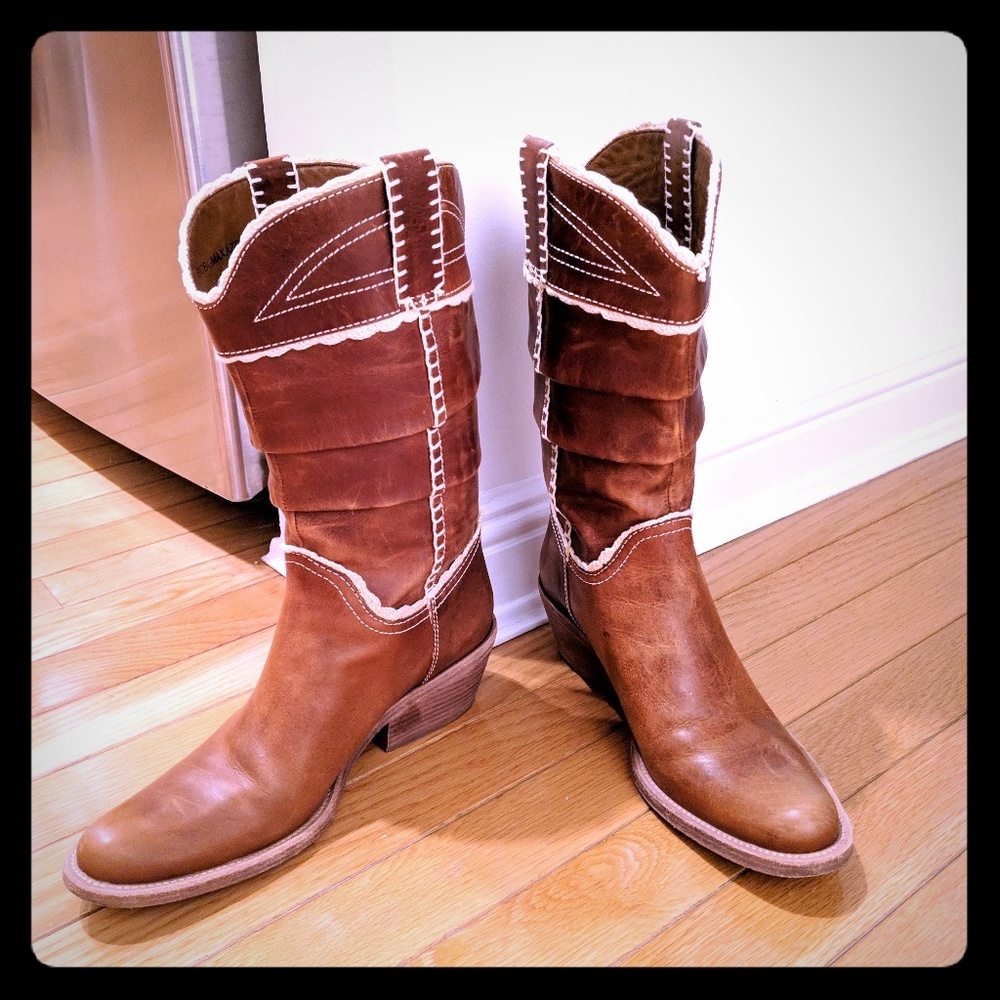 Excellent condition BCBGMAXAZRIA cowboy boots